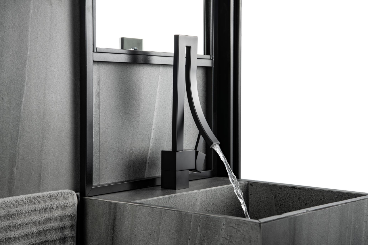 Aqua Elegance Single Lever Wide Spread Faucet - Matte Black