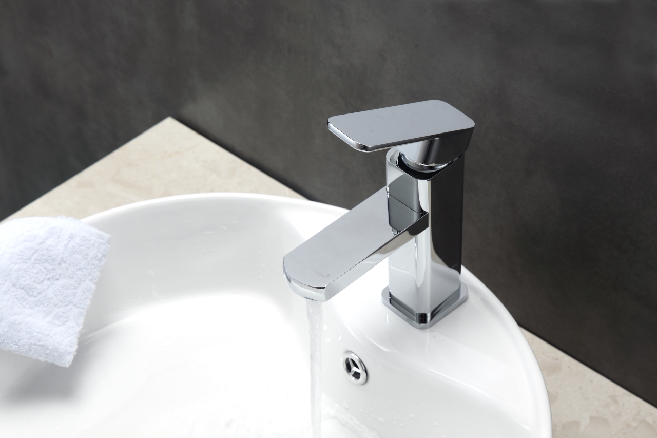 Aqua Soho Single Lever Wide Spread Bathroom Vanity Faucet – Chrome