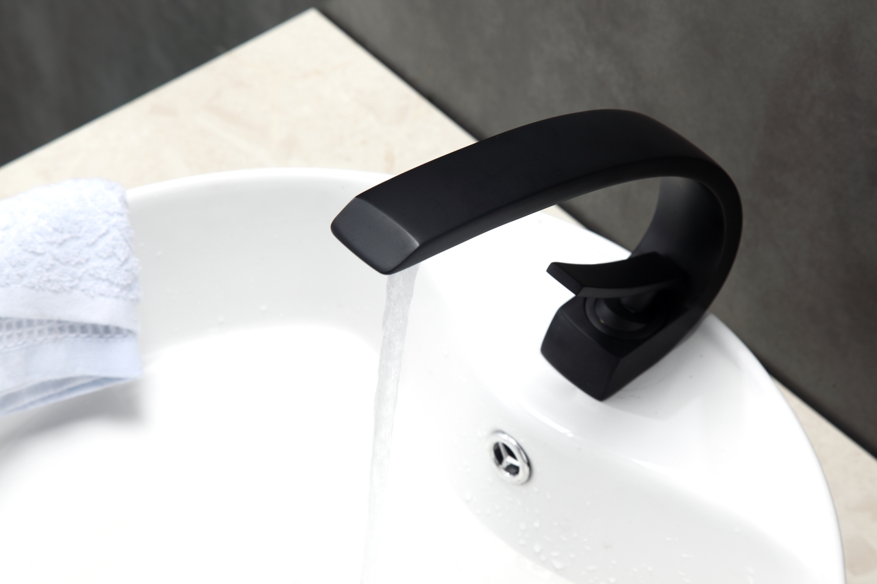 Aqua Arcco Single Hole Mount Bathroom Vanity Faucet – Black
