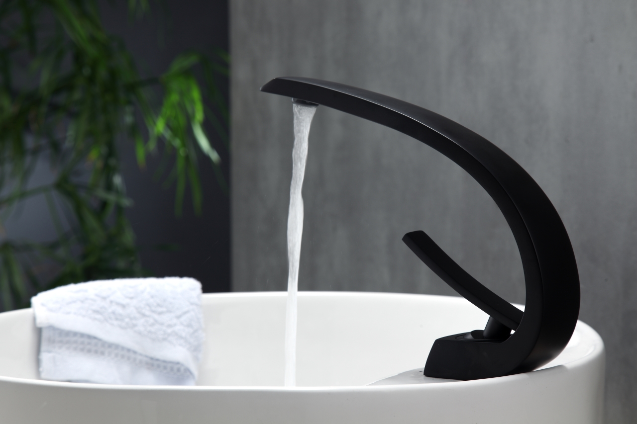 Aqua Arcco Single Hole Mount Bathroom Vanity Faucet – Black